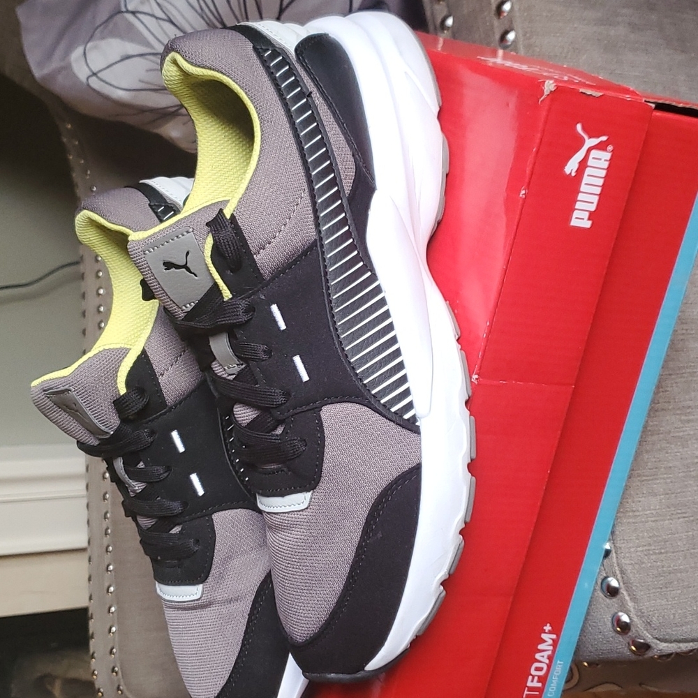 Puma sneakers size 8.5 in excellent condition